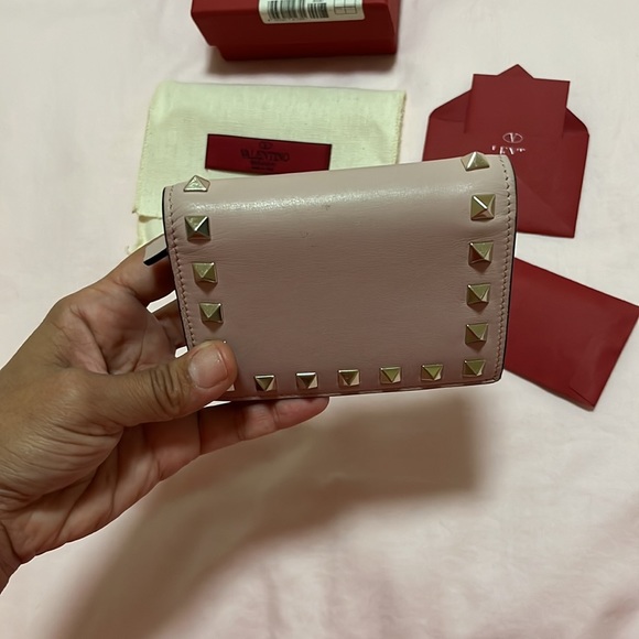 Valentino Garavani baby pink stud mini wallet - Picture 9 of 11